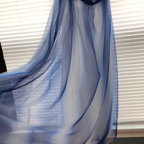 Girls formal dress - Picture 2 of 5